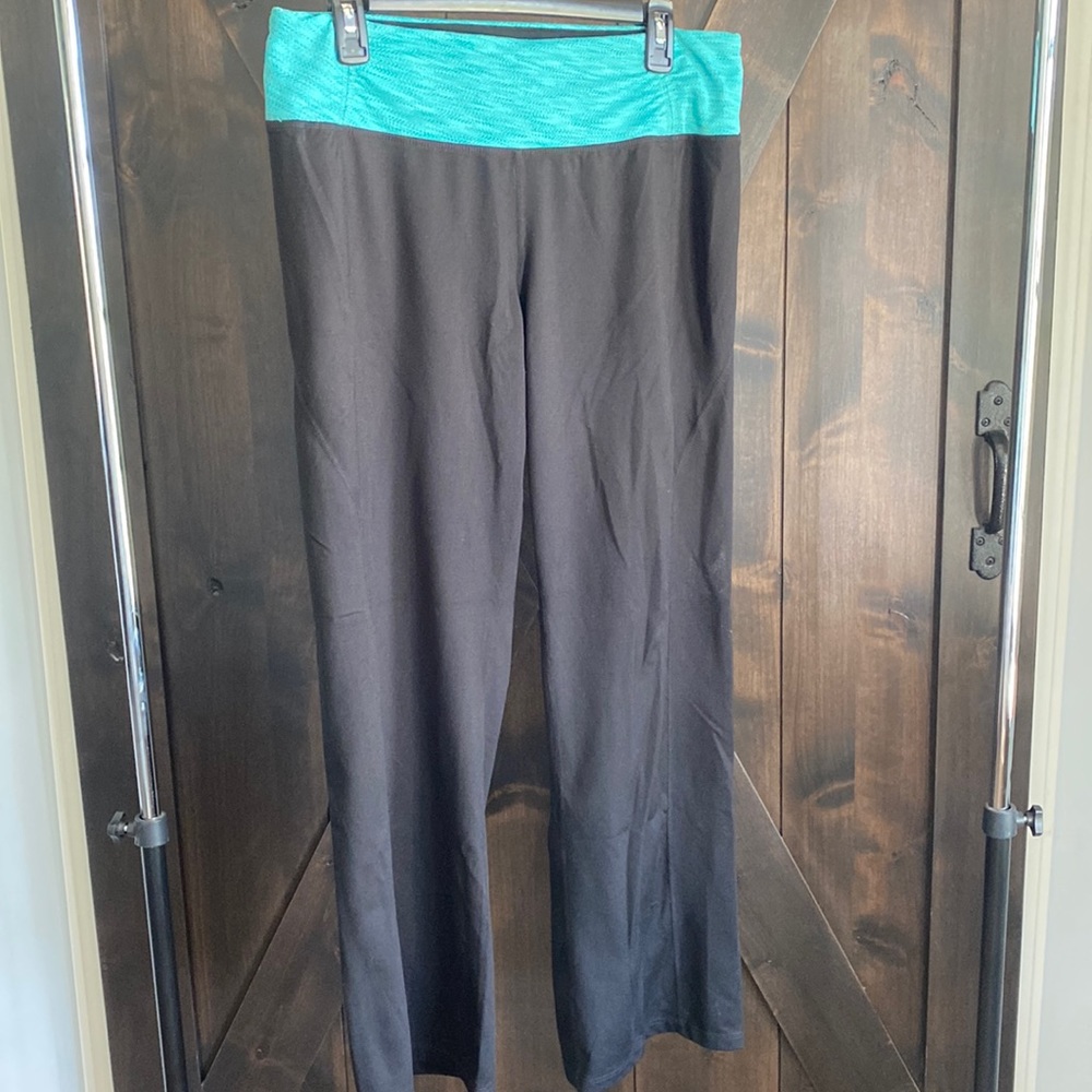 Women’s straight leg yoga pants